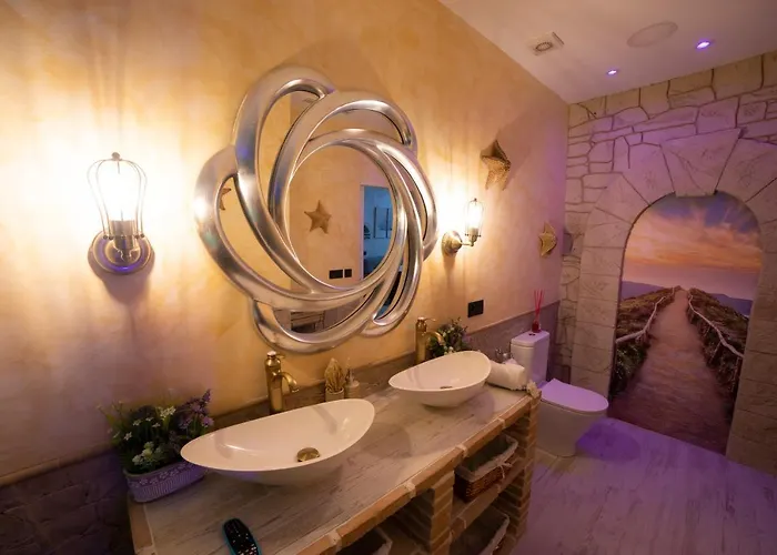 Estrella Sauna Jacuzzi Lägenhet *