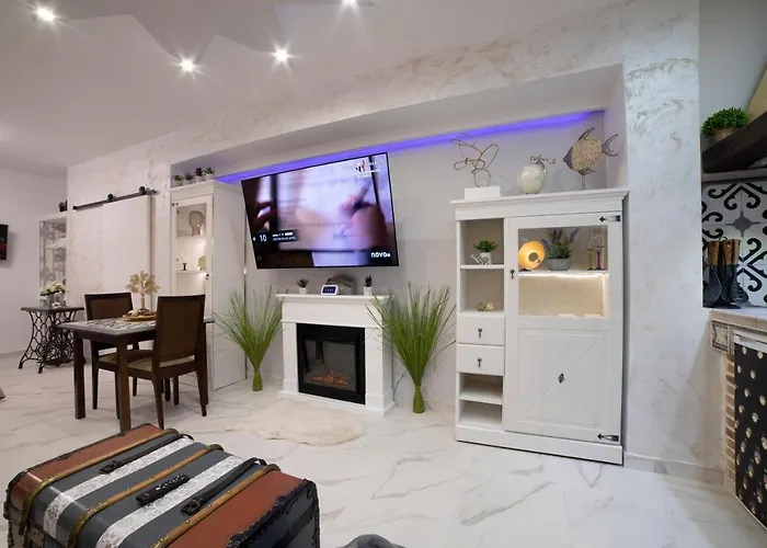 Estrella Sauna Jacuzzi Lägenhet *