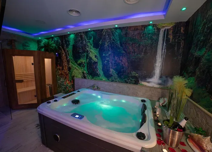 Estrella Sauna Jacuzzi Lägenhet *